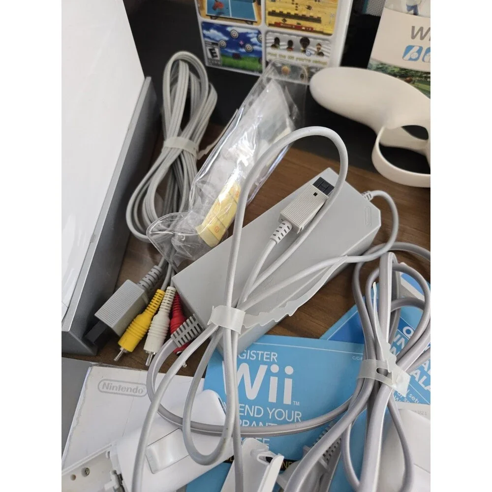 Complete Nintendo Wii Video Game White Console Bundle Case, Games & Accessories